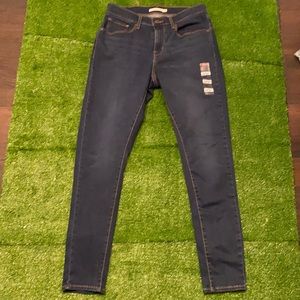 Levi’s Curvy Skinny Jeans